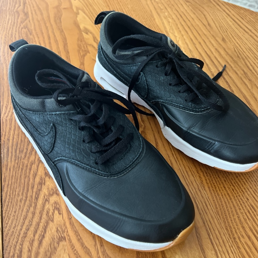 Nike Black and White Athletic Shoes with Cushioned Sole